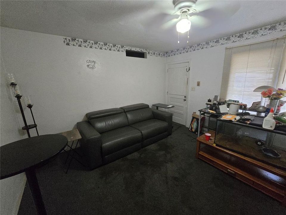 合同活跃: $145,000 (2 贝兹, 1 浴室, 676 平方英尺)