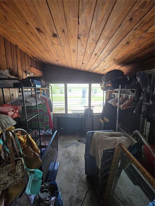 合同活跃: $145,000 (2 贝兹, 1 浴室, 676 平方英尺)