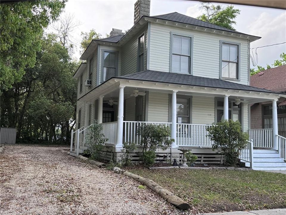 出租: $980 (2 贝兹, 1 浴室, 950 平方英尺)