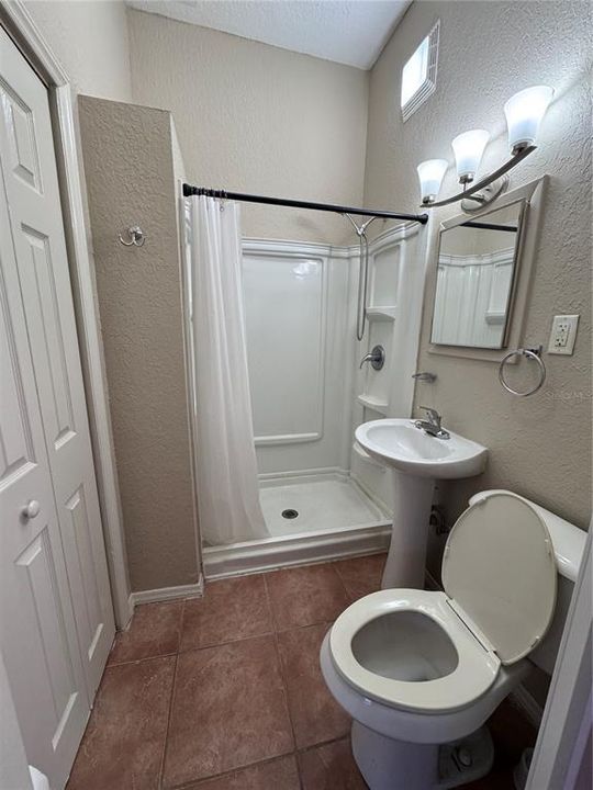 出租: $980 (2 贝兹, 1 浴室, 950 平方英尺)