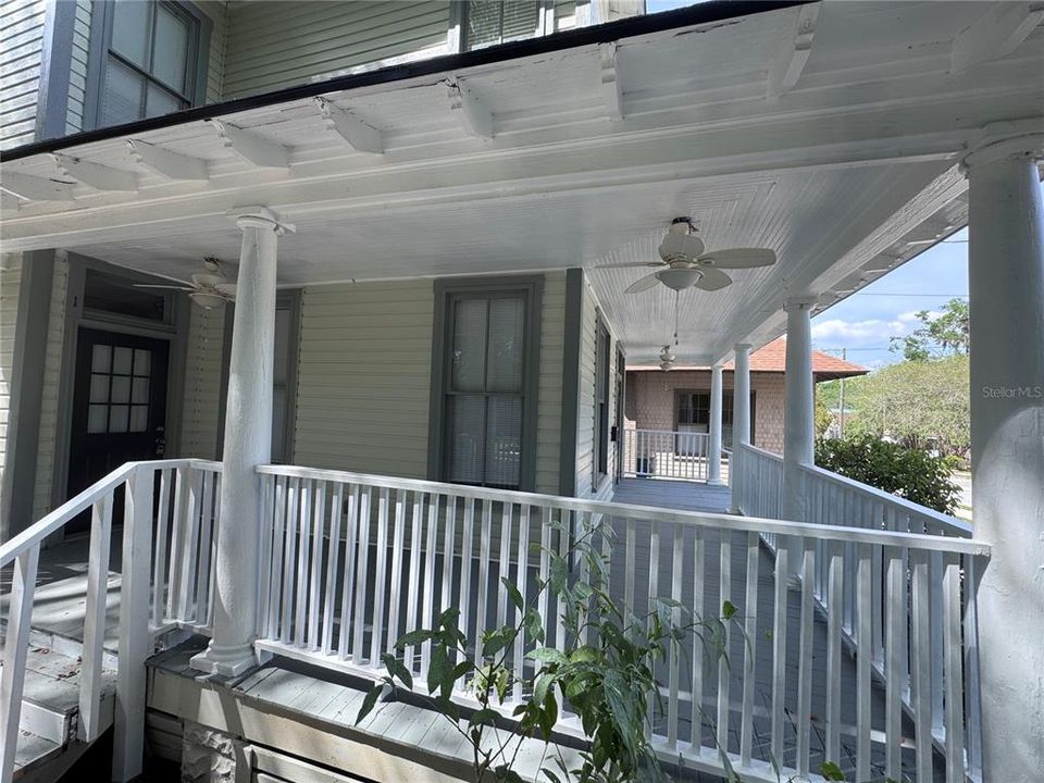 出租: $980 (2 贝兹, 1 浴室, 950 平方英尺)