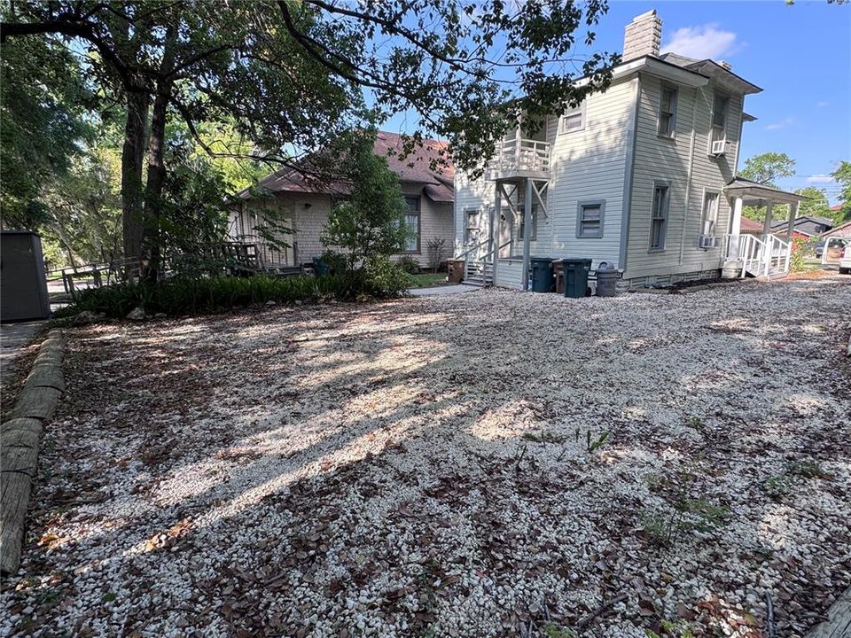 出租: $980 (2 贝兹, 1 浴室, 950 平方英尺)