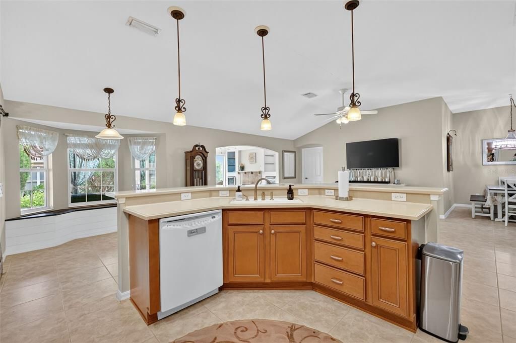 Active With Contract: $550,000 (4 beds, 2 baths, 2202 Square Feet)