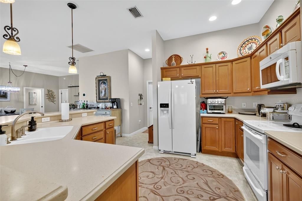 Active With Contract: $550,000 (4 beds, 2 baths, 2202 Square Feet)