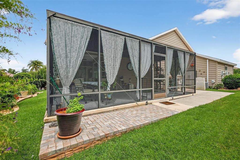 Active With Contract: $550,000 (4 beds, 2 baths, 2202 Square Feet)