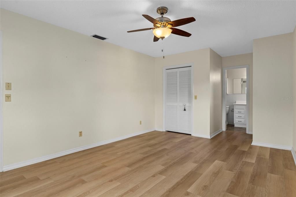 待售: $279,900 (2 贝兹, 2 浴室, 1608 平方英尺)