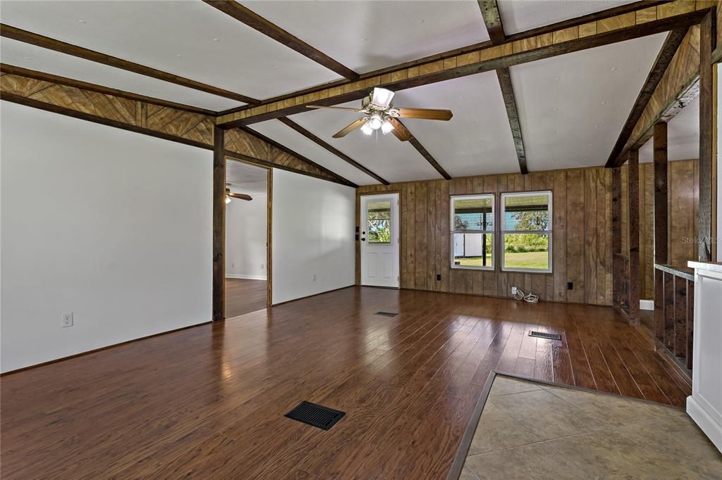 For Sale: $229,900 (3 beds, 2 baths, 1344 Square Feet)