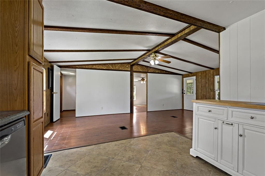 For Sale: $229,900 (3 beds, 2 baths, 1344 Square Feet)