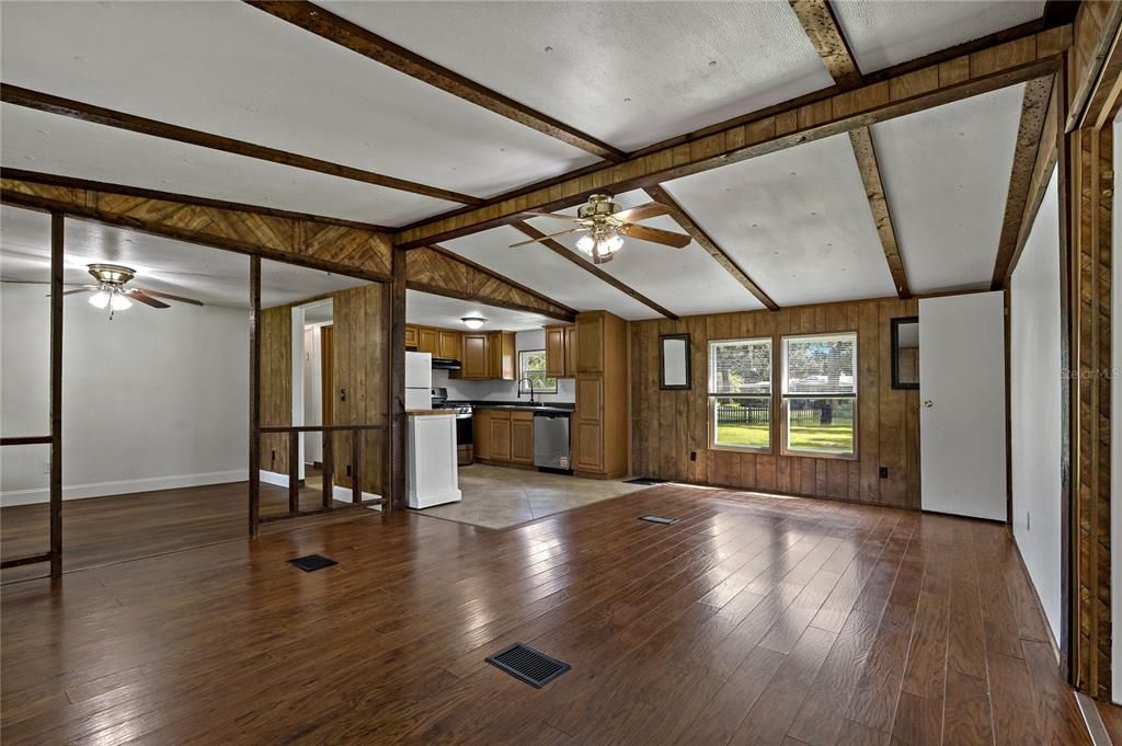 For Sale: $229,900 (3 beds, 2 baths, 1344 Square Feet)