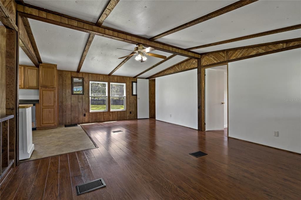 For Sale: $229,900 (3 beds, 2 baths, 1344 Square Feet)