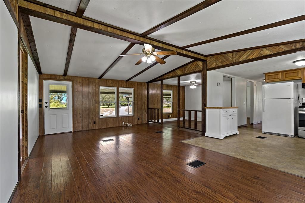 For Sale: $229,900 (3 beds, 2 baths, 1344 Square Feet)