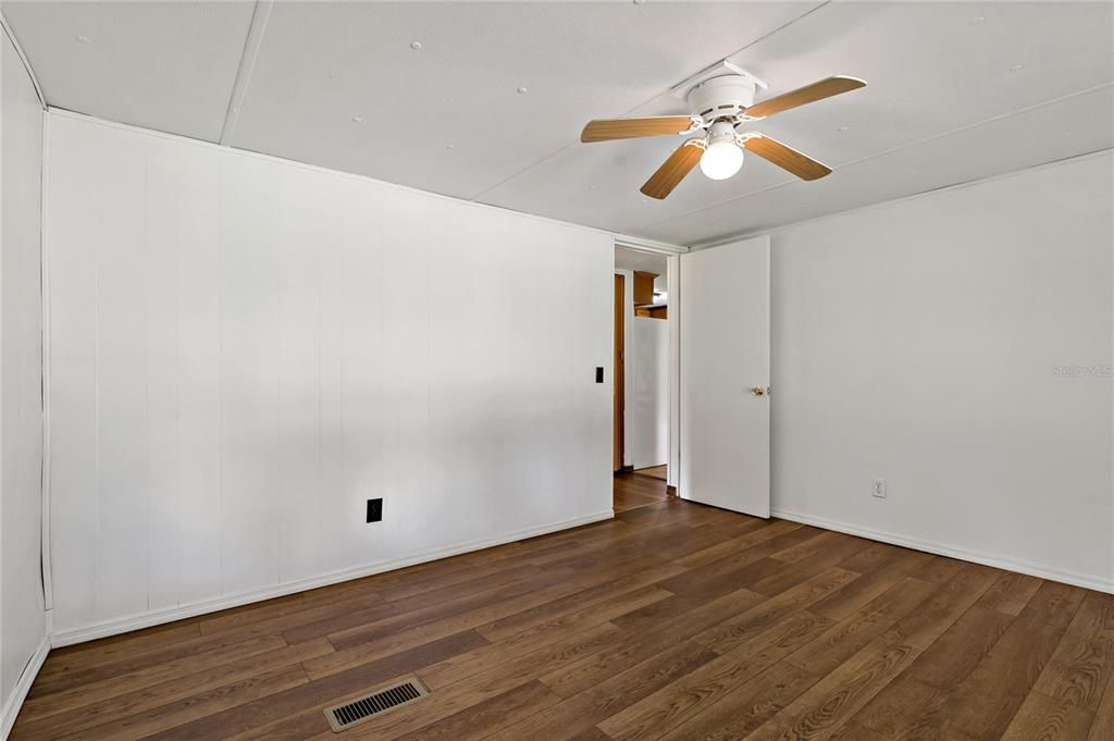 For Sale: $229,900 (3 beds, 2 baths, 1344 Square Feet)