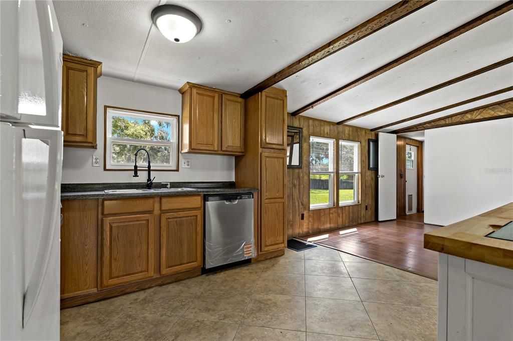 For Sale: $229,900 (3 beds, 2 baths, 1344 Square Feet)