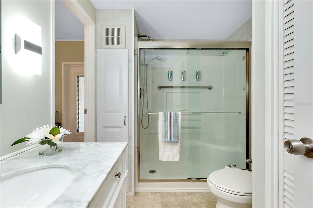 Activo con contrato: $170,000 (2 camas, 2 baños, 984 Pies cuadrados)