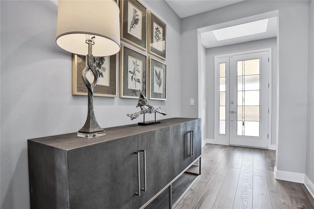 Под контрактом: $656,878 (5 спален, 3 ванн, 3076 Квадратных фут)