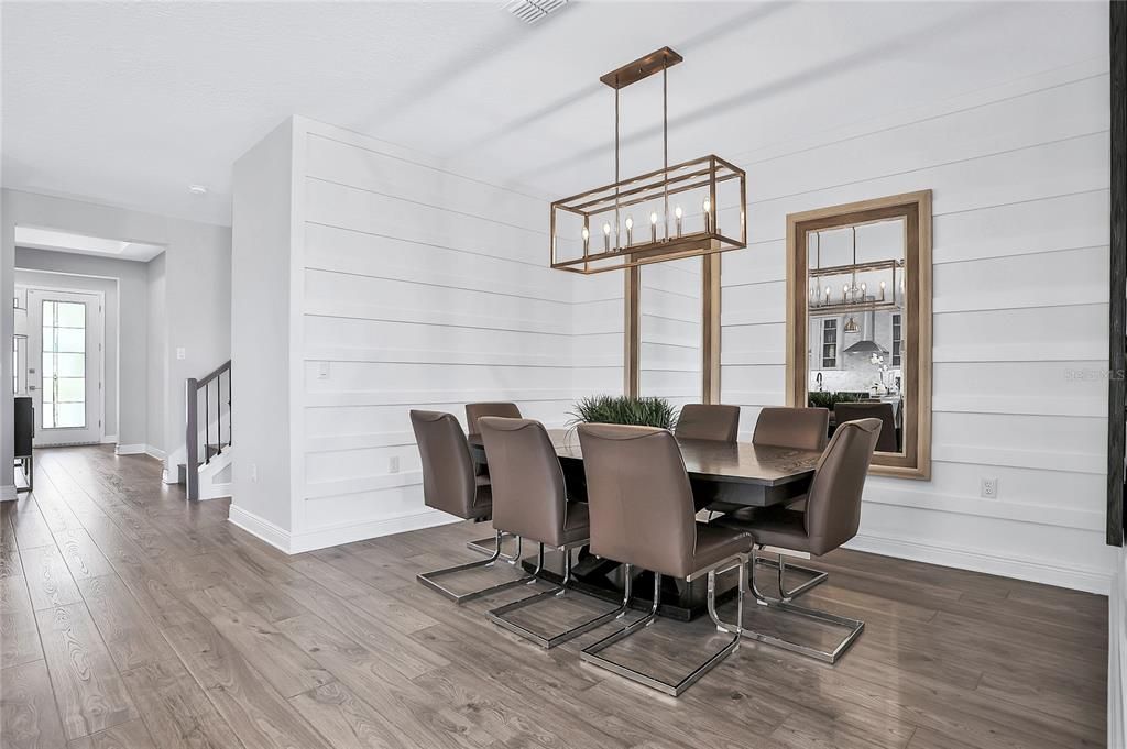 Под контрактом: $656,878 (5 спален, 3 ванн, 3076 Квадратных фут)