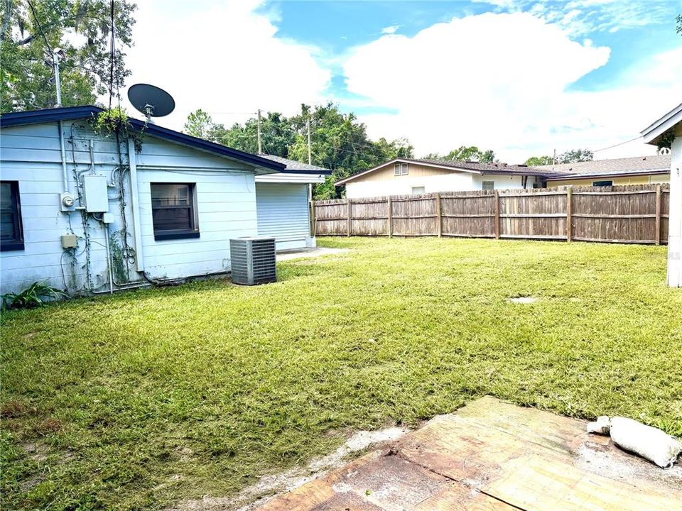 Active With Contract: $225,000 (3 beds, 1 baths, 914 Square Feet)