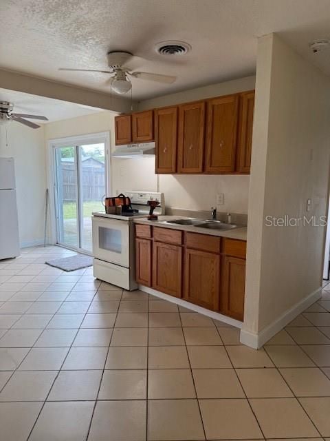 Active With Contract: $225,000 (3 beds, 1 baths, 914 Square Feet)