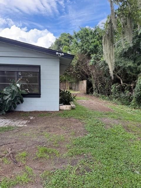 Active With Contract: $225,000 (3 beds, 1 baths, 914 Square Feet)