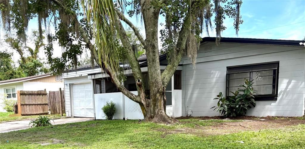 Active With Contract: $225,000 (3 beds, 1 baths, 914 Square Feet)