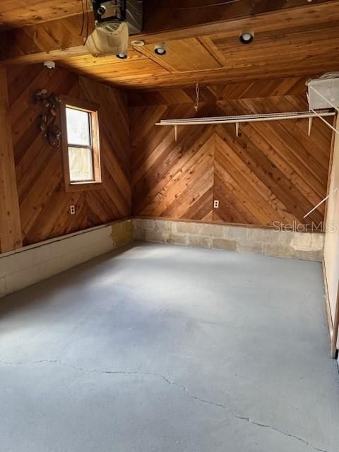 Active With Contract: $225,000 (3 beds, 1 baths, 914 Square Feet)