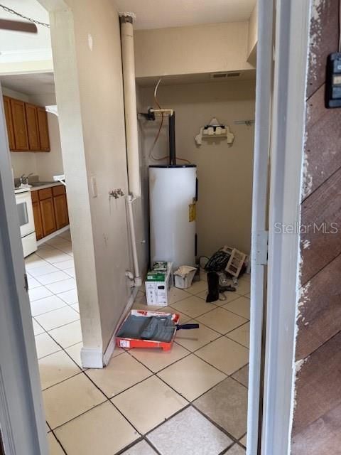 Active With Contract: $225,000 (3 beds, 1 baths, 914 Square Feet)