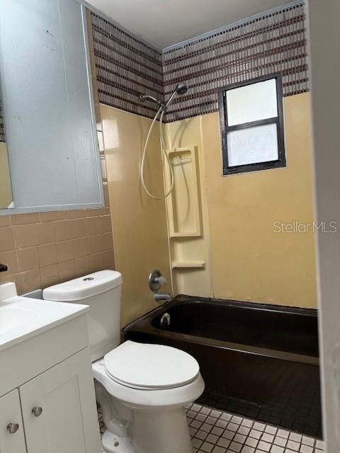 Active With Contract: $225,000 (3 beds, 1 baths, 914 Square Feet)