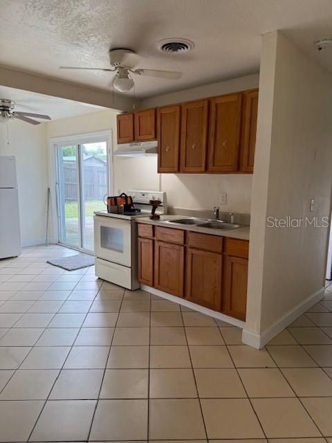 Active With Contract: $225,000 (3 beds, 1 baths, 914 Square Feet)