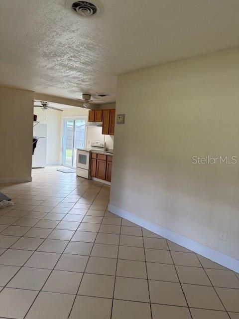 Active With Contract: $225,000 (3 beds, 1 baths, 914 Square Feet)