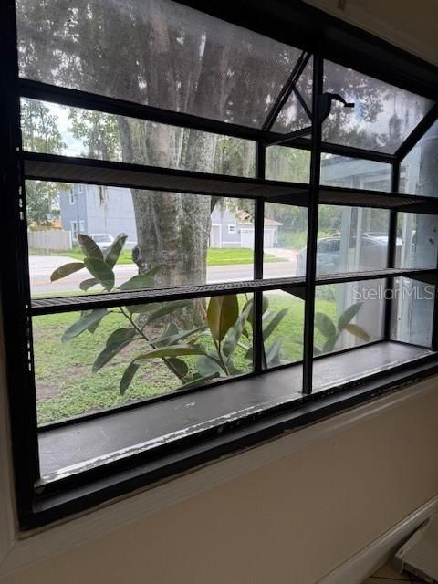 Active With Contract: $225,000 (3 beds, 1 baths, 914 Square Feet)