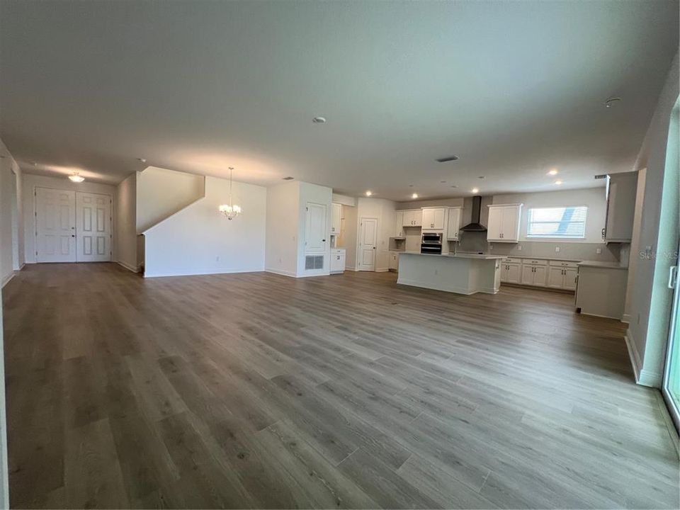 Под контрактом: $838,102 (4 спален, 4 ванн, 2945 Квадратных фут)