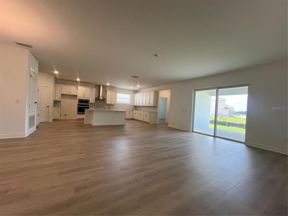 Под контрактом: $838,102 (4 спален, 4 ванн, 2945 Квадратных фут)