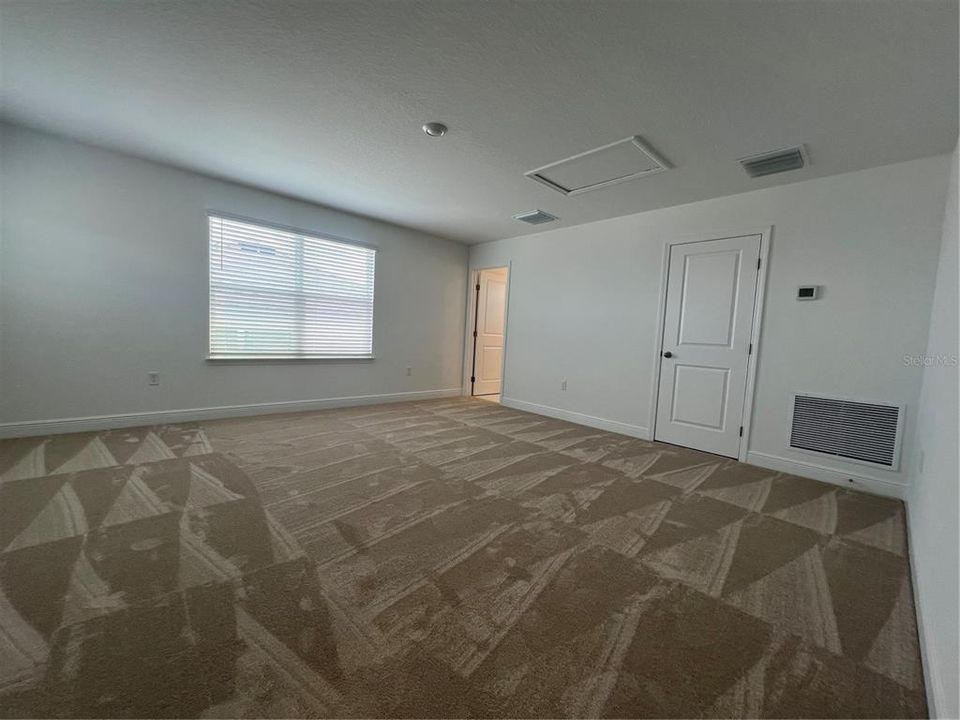 Под контрактом: $838,102 (4 спален, 4 ванн, 2945 Квадратных фут)