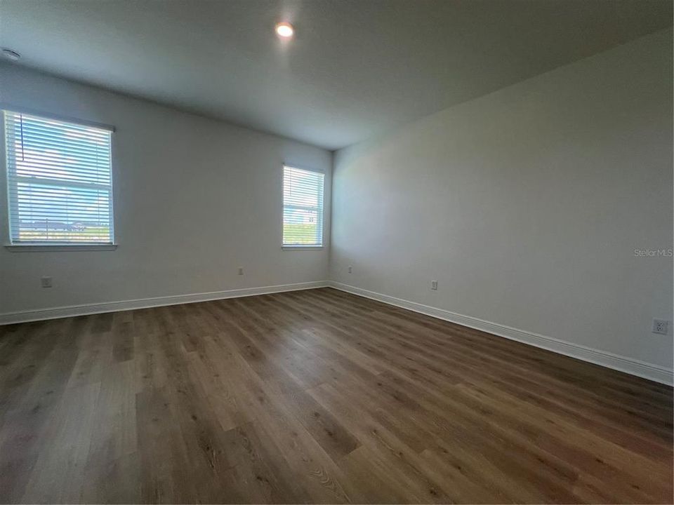 Под контрактом: $838,102 (4 спален, 4 ванн, 2945 Квадратных фут)