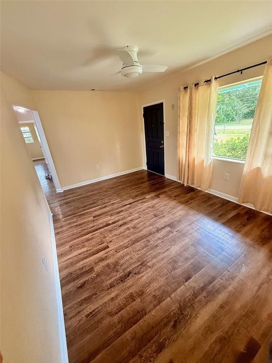 Active With Contract: $154,900 (2 beds, 1 baths, 962 Square Feet)