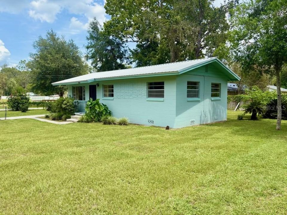 Active With Contract: $154,900 (2 beds, 1 baths, 962 Square Feet)