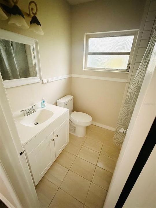 Active With Contract: $154,900 (2 beds, 1 baths, 962 Square Feet)