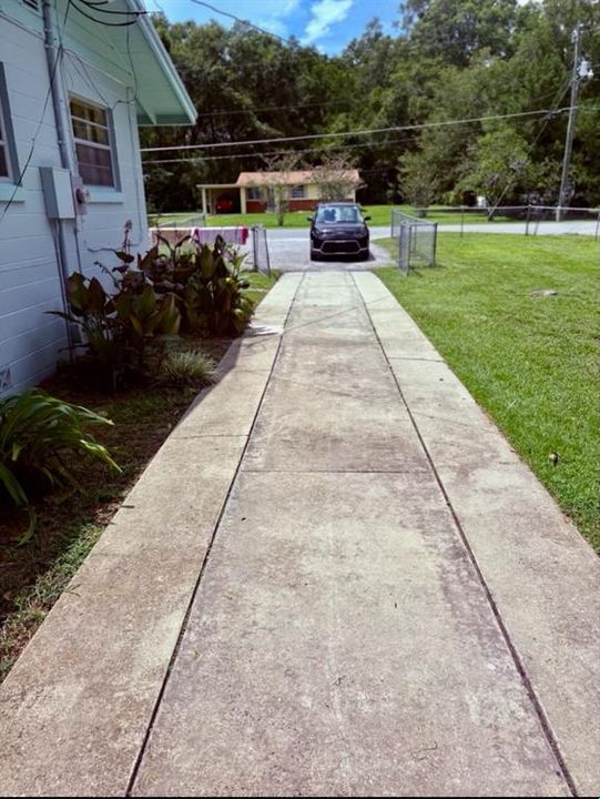 Active With Contract: $154,900 (2 beds, 1 baths, 962 Square Feet)