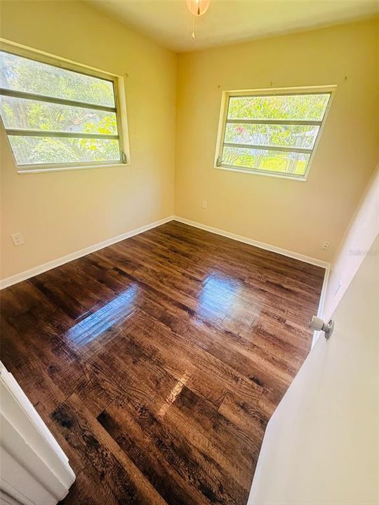 Active With Contract: $154,900 (2 beds, 1 baths, 962 Square Feet)