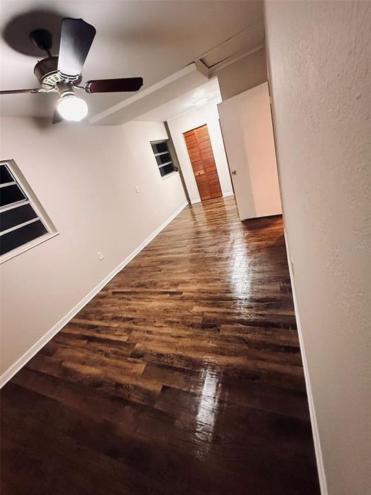 Active With Contract: $154,900 (2 beds, 1 baths, 962 Square Feet)