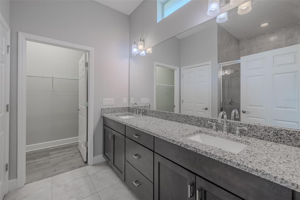 合同活跃: $325,000 (2 贝兹, 2 浴室, 1516 平方英尺)