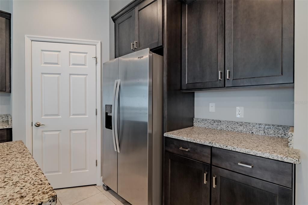 合同活跃: $325,000 (2 贝兹, 2 浴室, 1516 平方英尺)