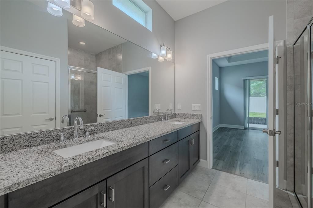 合同活跃: $325,000 (2 贝兹, 2 浴室, 1516 平方英尺)