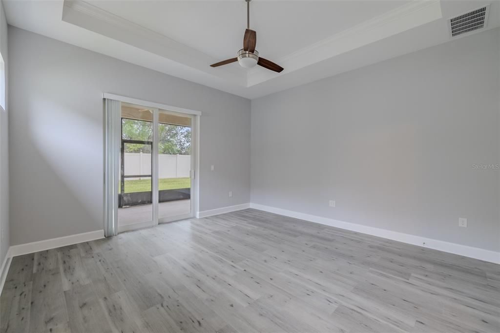 合同活跃: $325,000 (2 贝兹, 2 浴室, 1516 平方英尺)