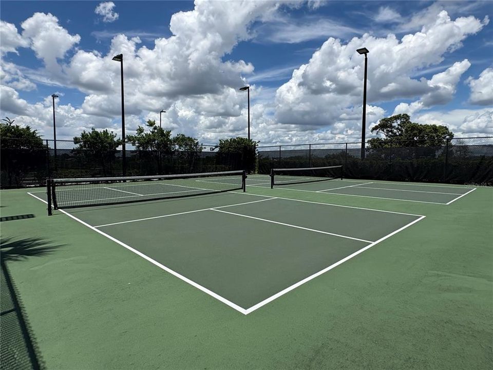 合同活跃: $499,900 (3 贝兹, 2 浴室, 1863 平方英尺)