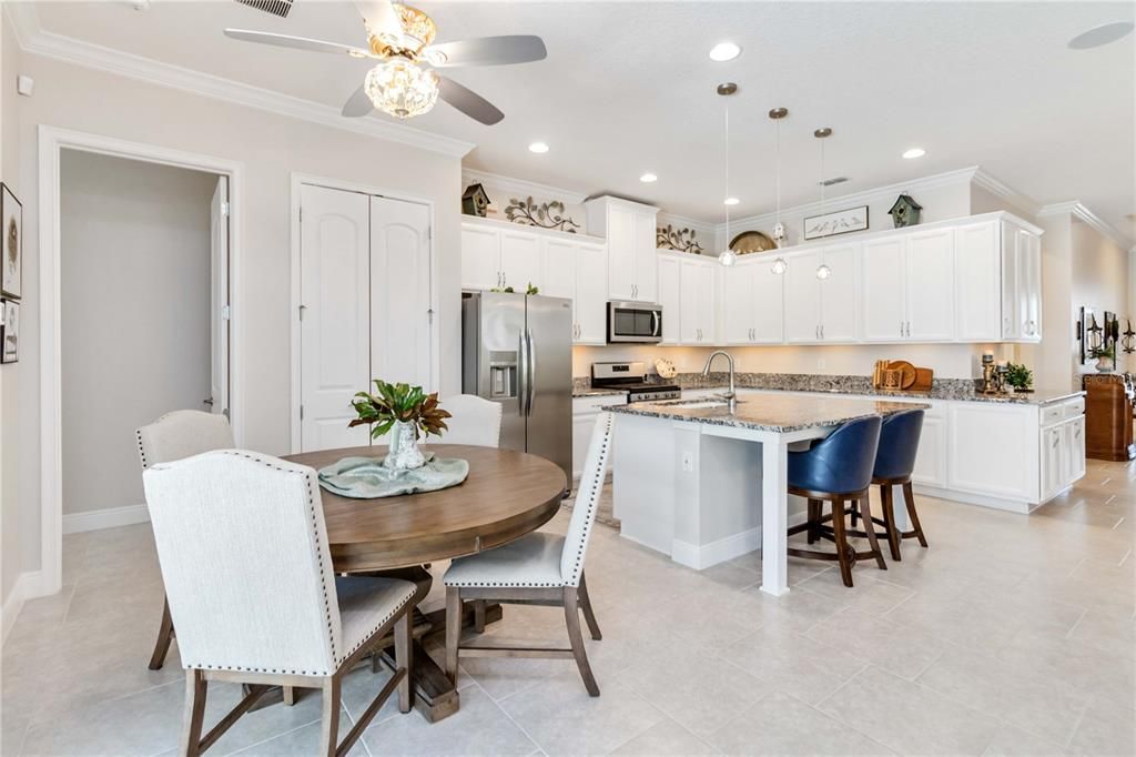 合同活跃: $499,900 (3 贝兹, 2 浴室, 1863 平方英尺)