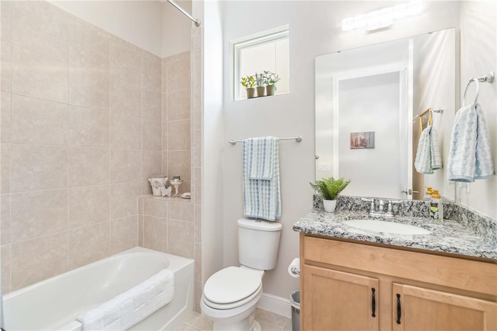 合同活跃: $499,900 (3 贝兹, 2 浴室, 1863 平方英尺)