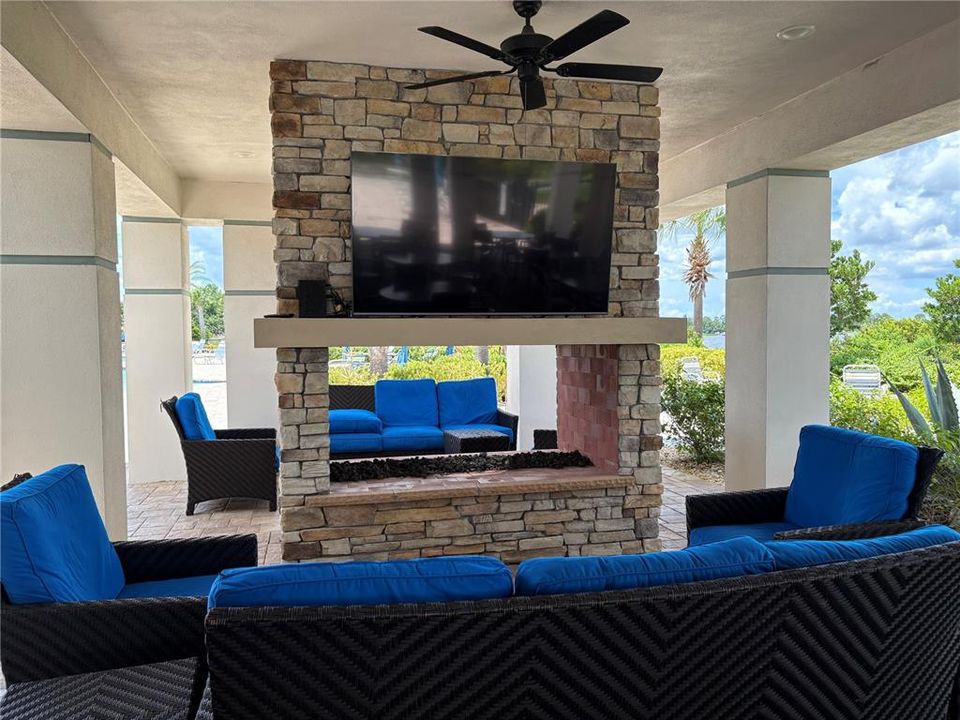 合同活跃: $499,900 (3 贝兹, 2 浴室, 1863 平方英尺)