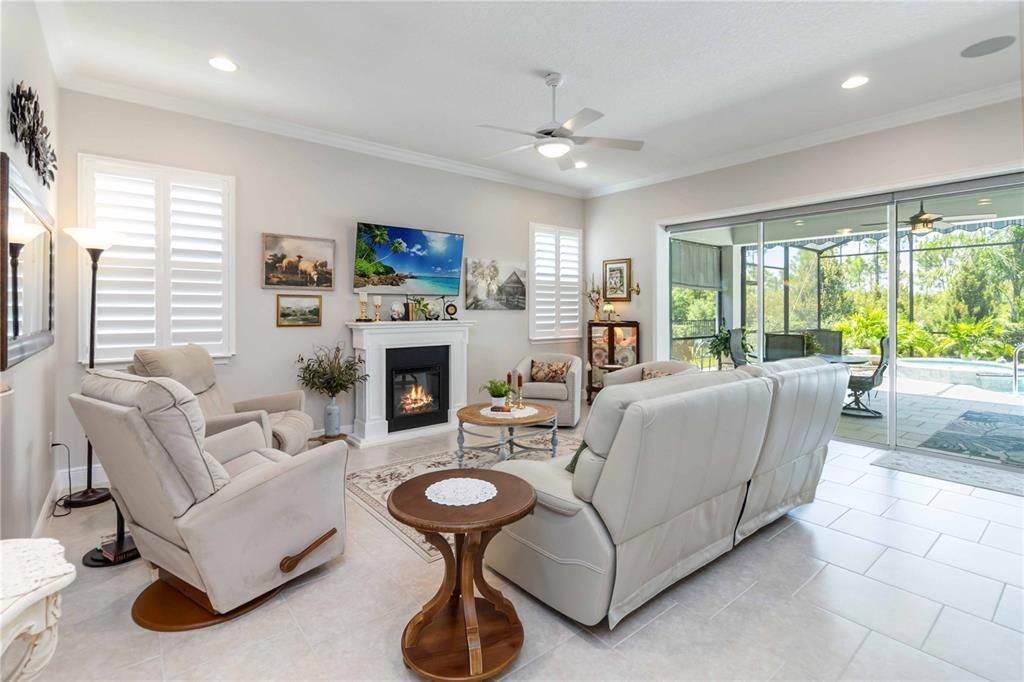 合同活跃: $499,900 (3 贝兹, 2 浴室, 1863 平方英尺)