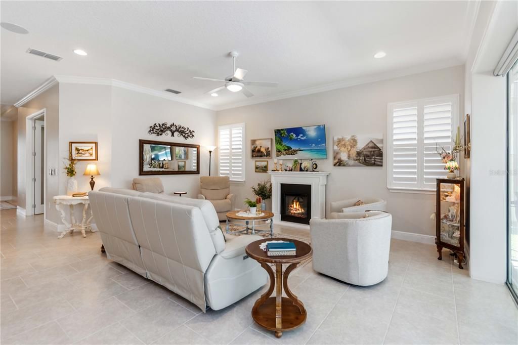 合同活跃: $499,900 (3 贝兹, 2 浴室, 1863 平方英尺)